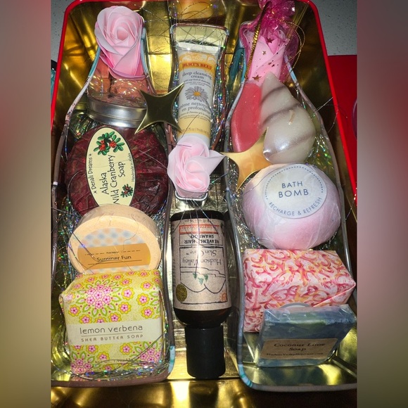 ✨Personalized🎄COCA-COLA Tin Gift Box + 3 Bottle Shaped Tin Boxes full of Beauty - Picture 3 of 11